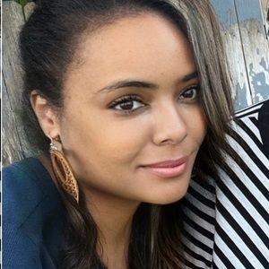 Meet your Posher, Davina